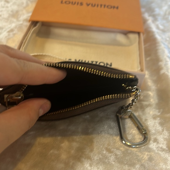 LOUIS VUITTON KEY POUCH - Picture 5 of 5